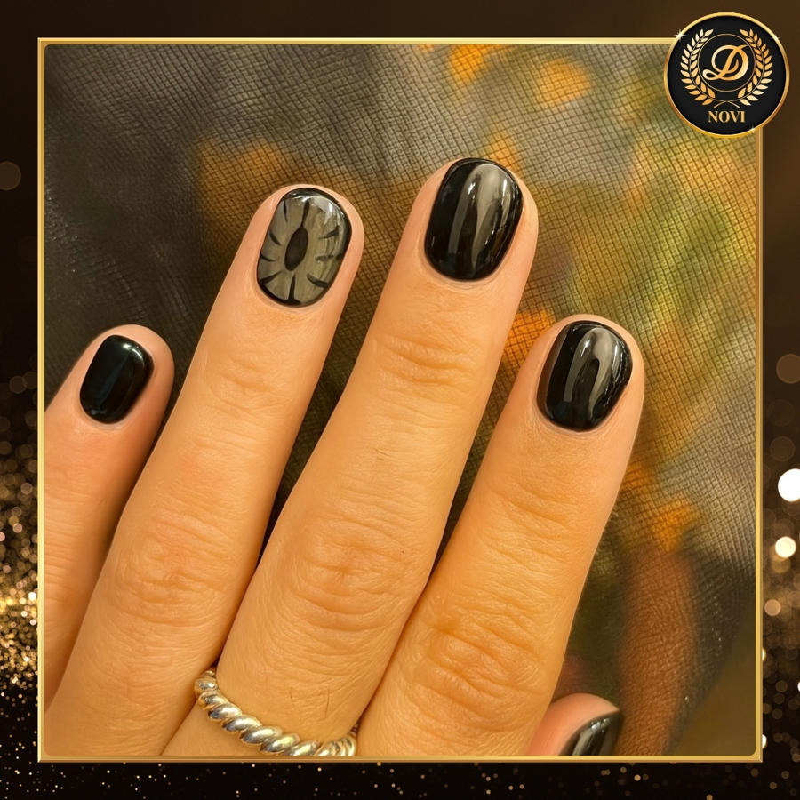 Nail design by Deluxe Nail Salon Spa 